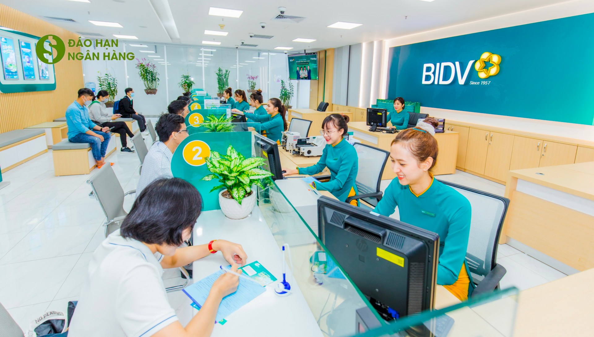 Lãi suất và những ưu điểm nổi bật của gói vay trả nợ ngân hàng khác của BIDV